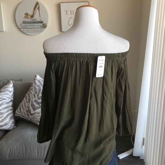 Splendid NWT off shoulder Olive Green Top M - Picture 4 of 4
